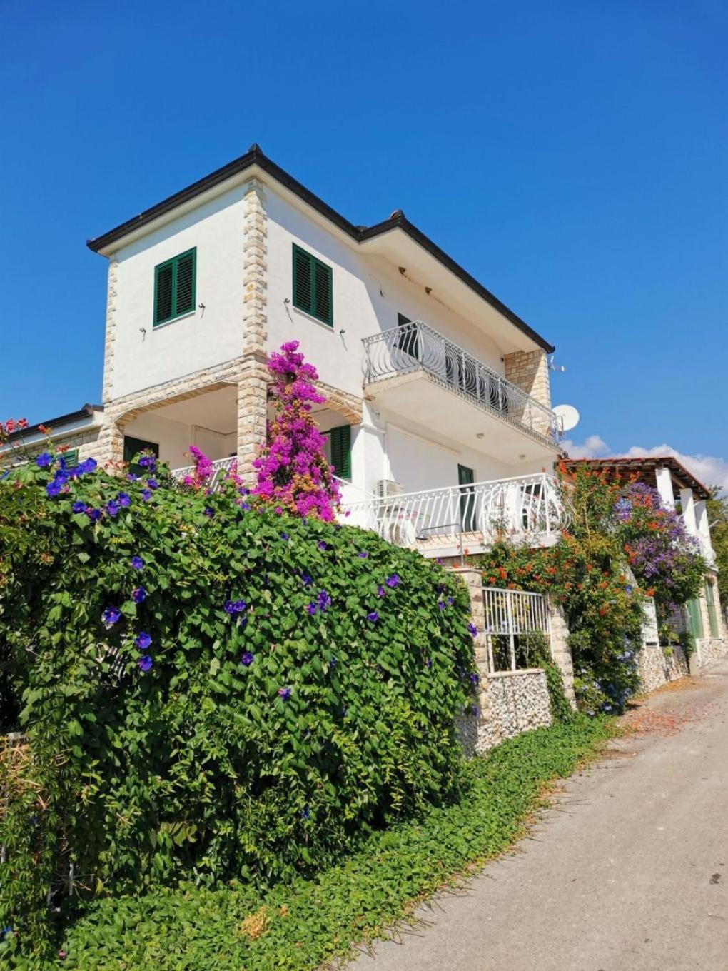 Apartments Srdan Vinišće Exteriér fotografie