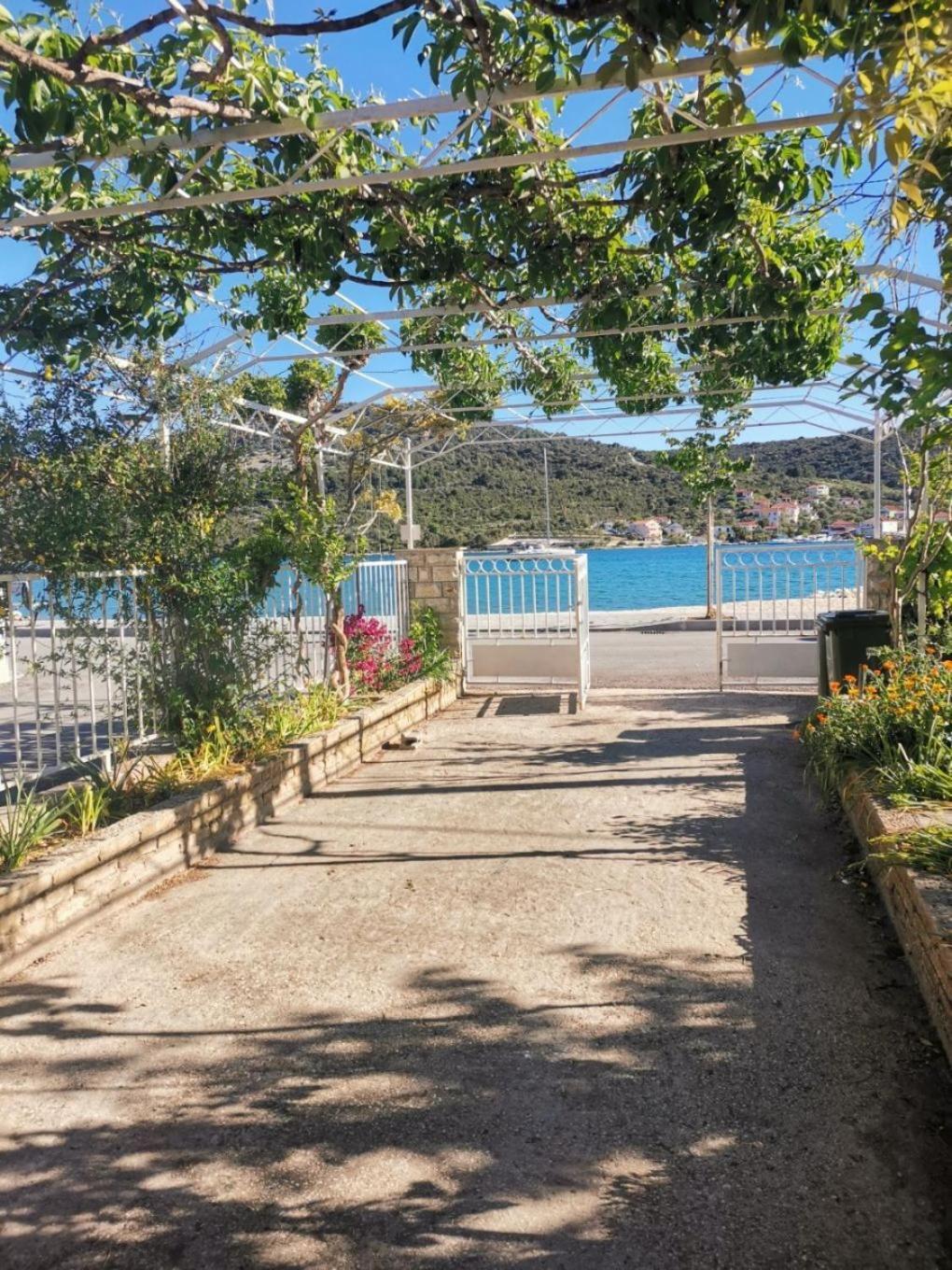 Apartments Srdan Vinišće Exteriér fotografie